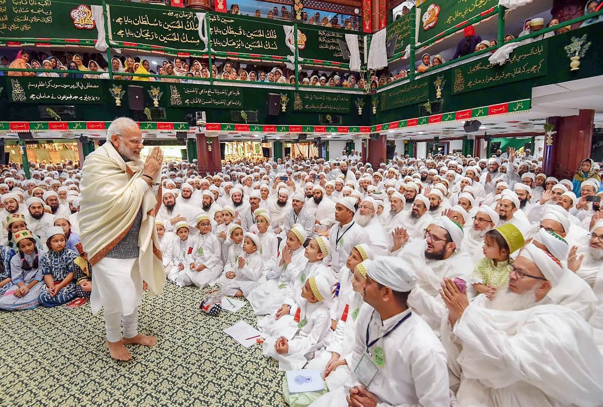 PM Narendra Modi greets the Dawoodi Bohra community in Indore