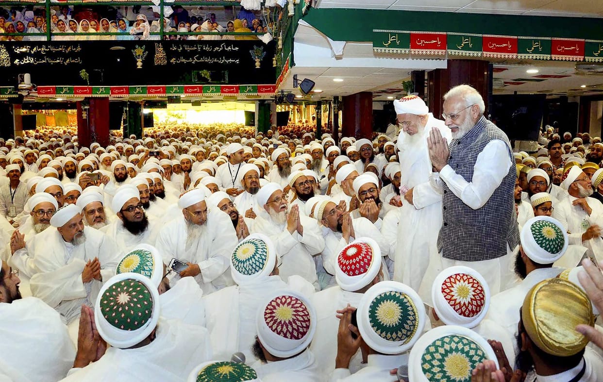 Dawoodi bohra community first came in india in the 15th century