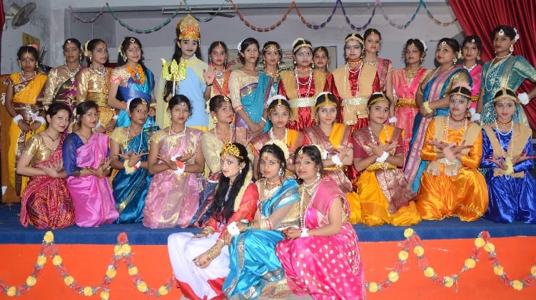 संस्कृत छात्र प्रतियोगिता में गांवों का दबदबा