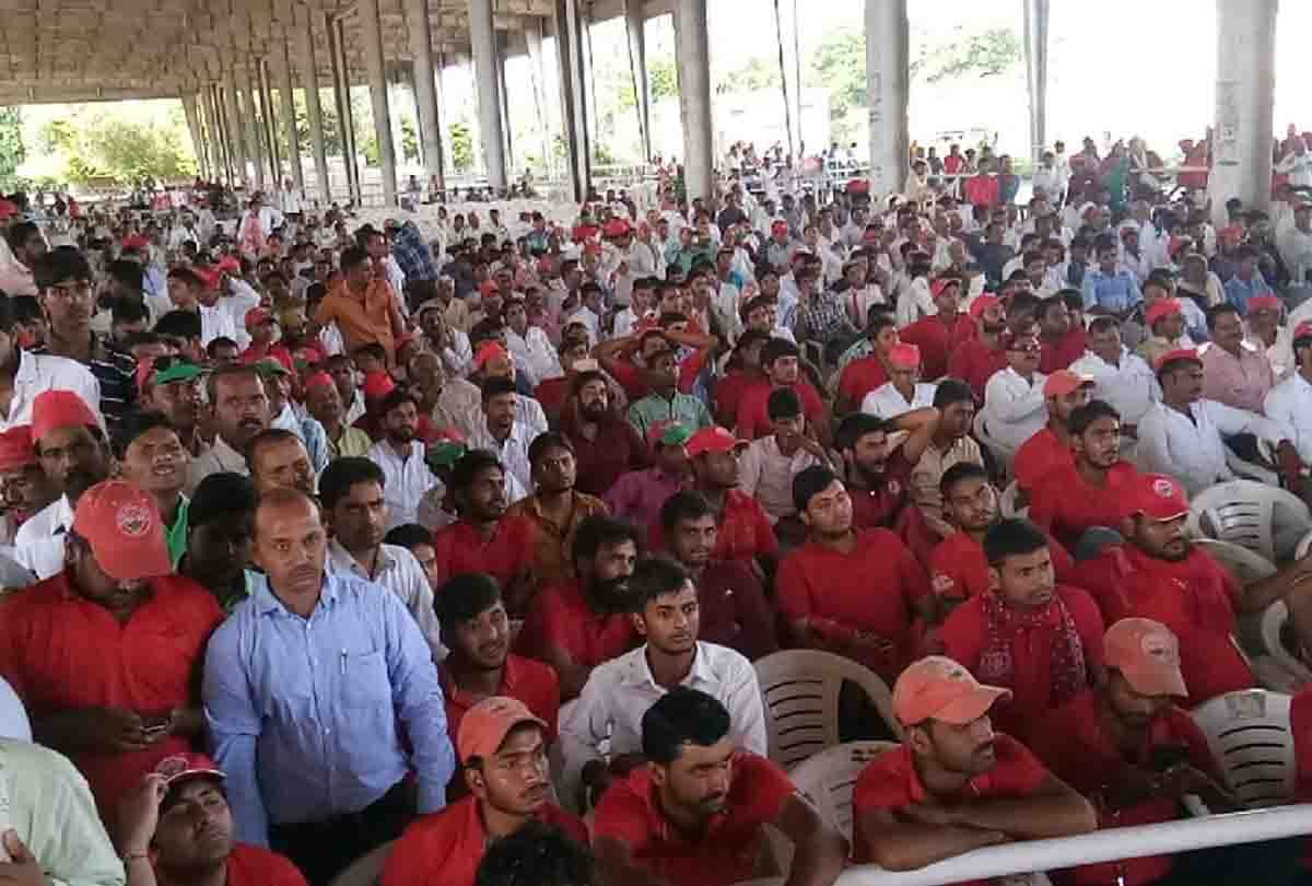 akhilesh yadav targets cm yogi in etawah