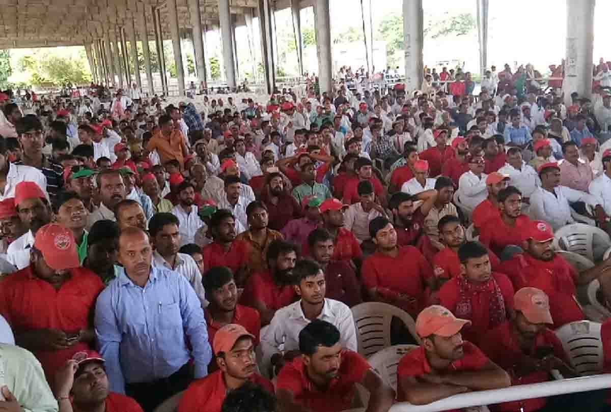akhilesh yadav targets cm yogi in etawah