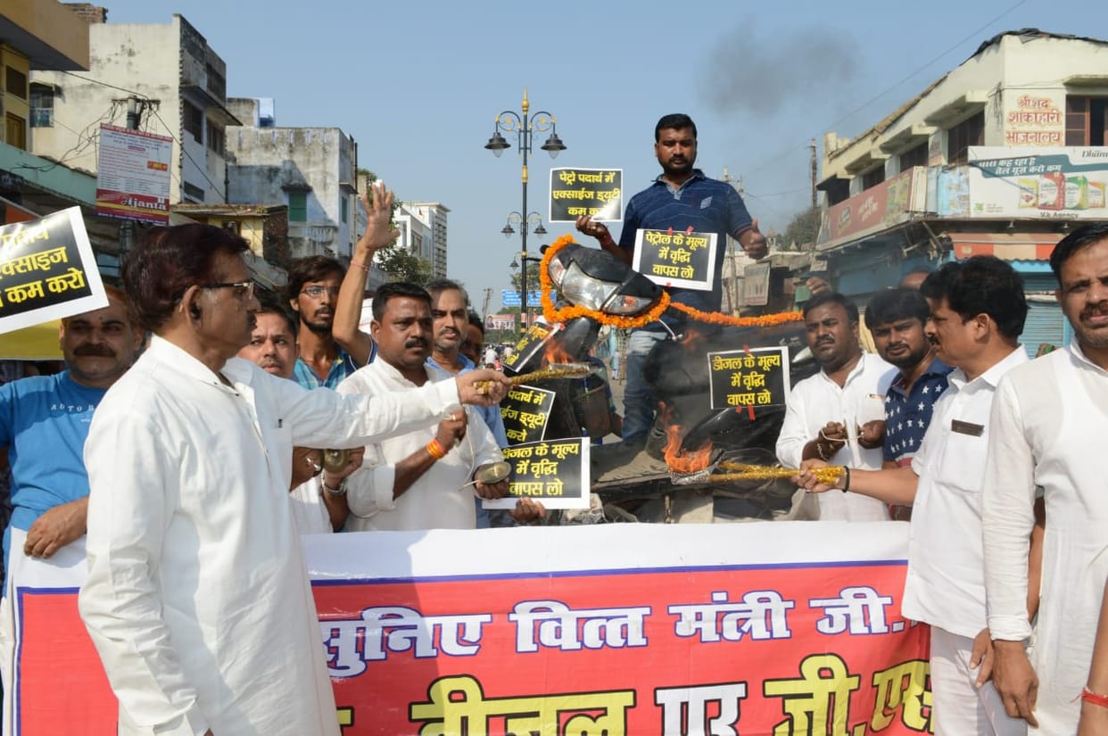 varanasi people worship of scooty know why