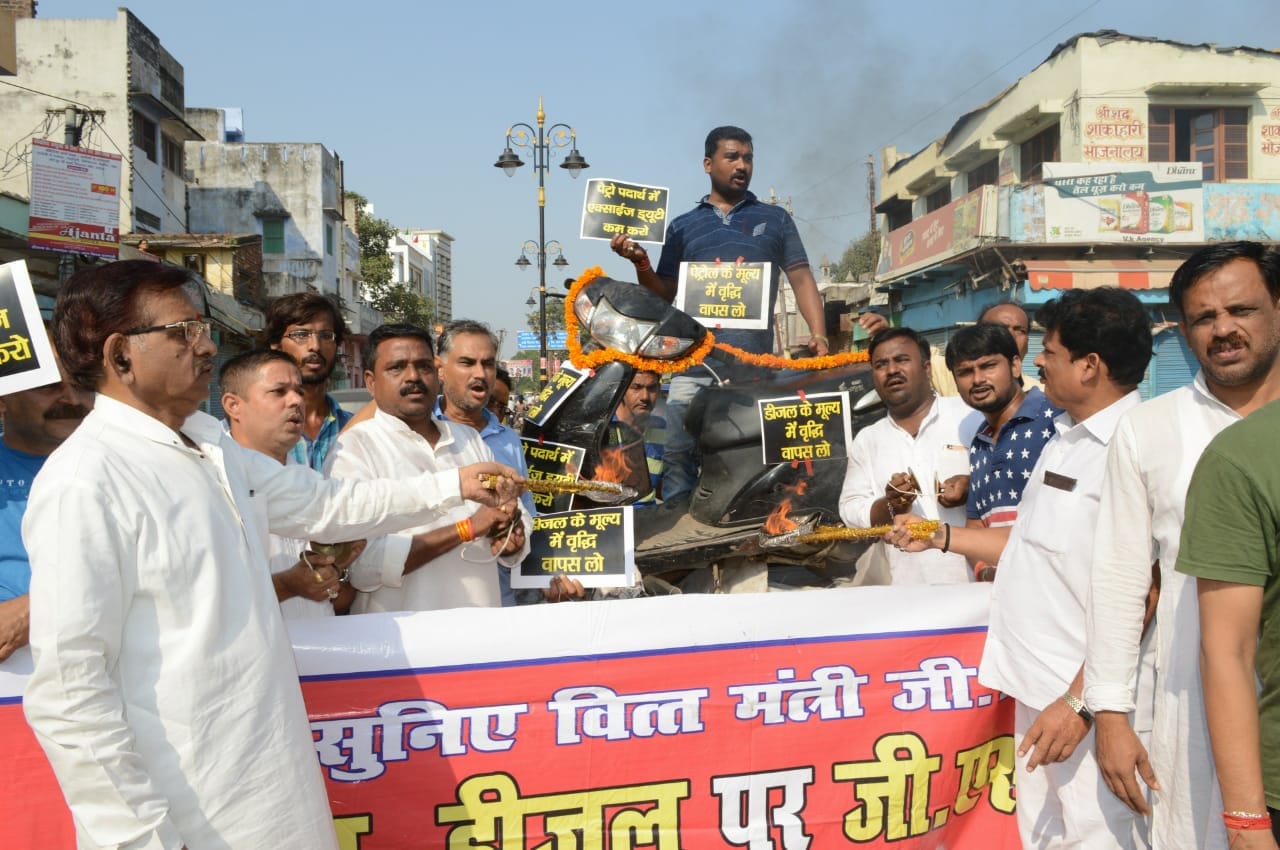 varanasi people worship of scooty know why