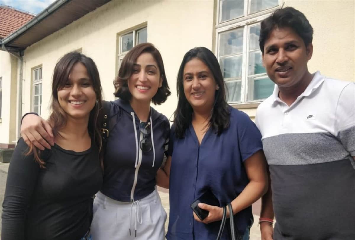yami gautam cut her hair for uri