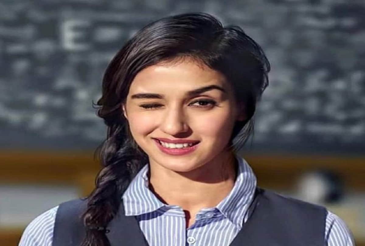 Disha patani copy priya prakash varrier viral act