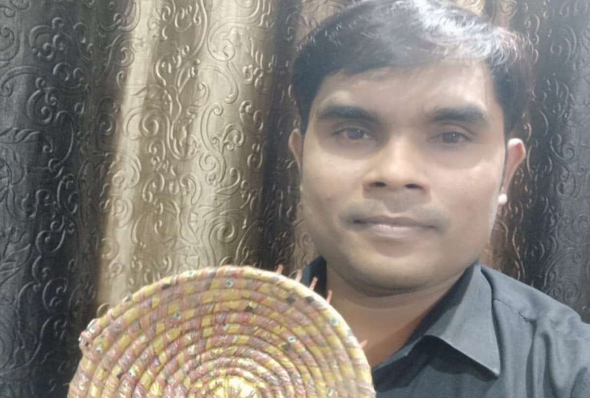 student of lucknow university dr. ramdaas teaches children from toys