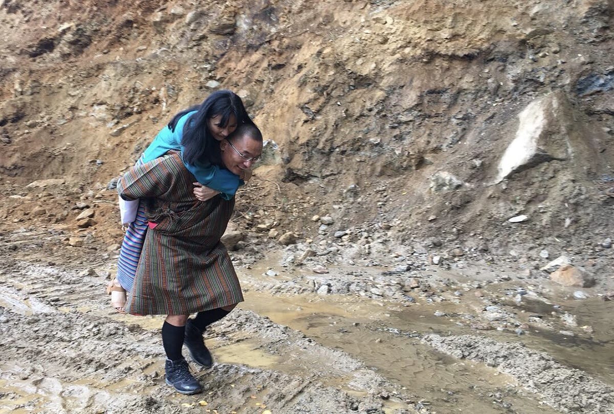 bhutan's ex pm walked in a mud puddle road carrying his wife, photo viral