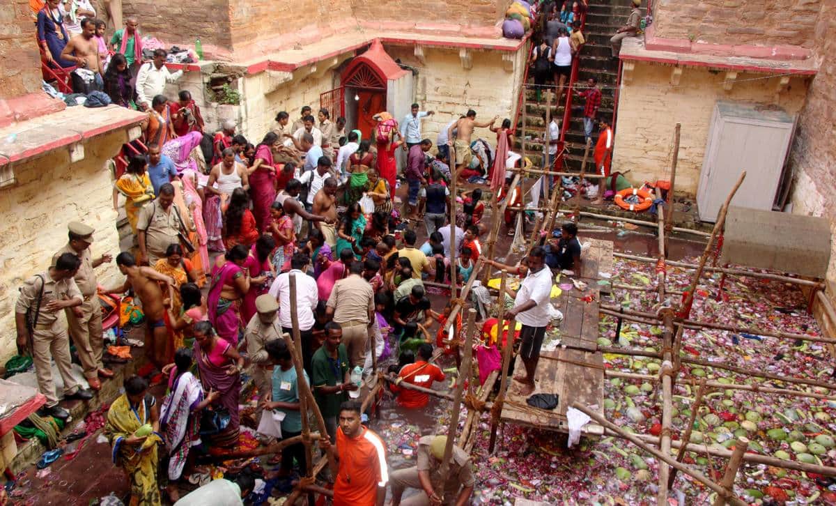 Varanasi lolark kund snan today people bath for children