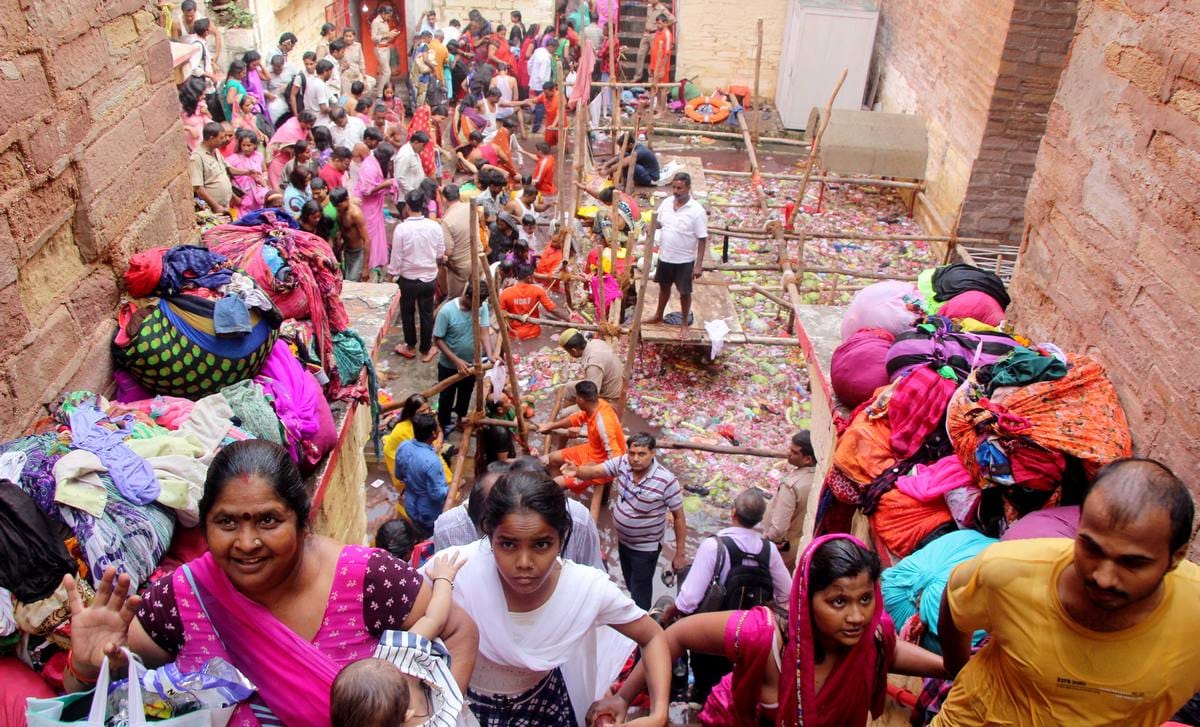 Varanasi lolark kund snan today people bath for children