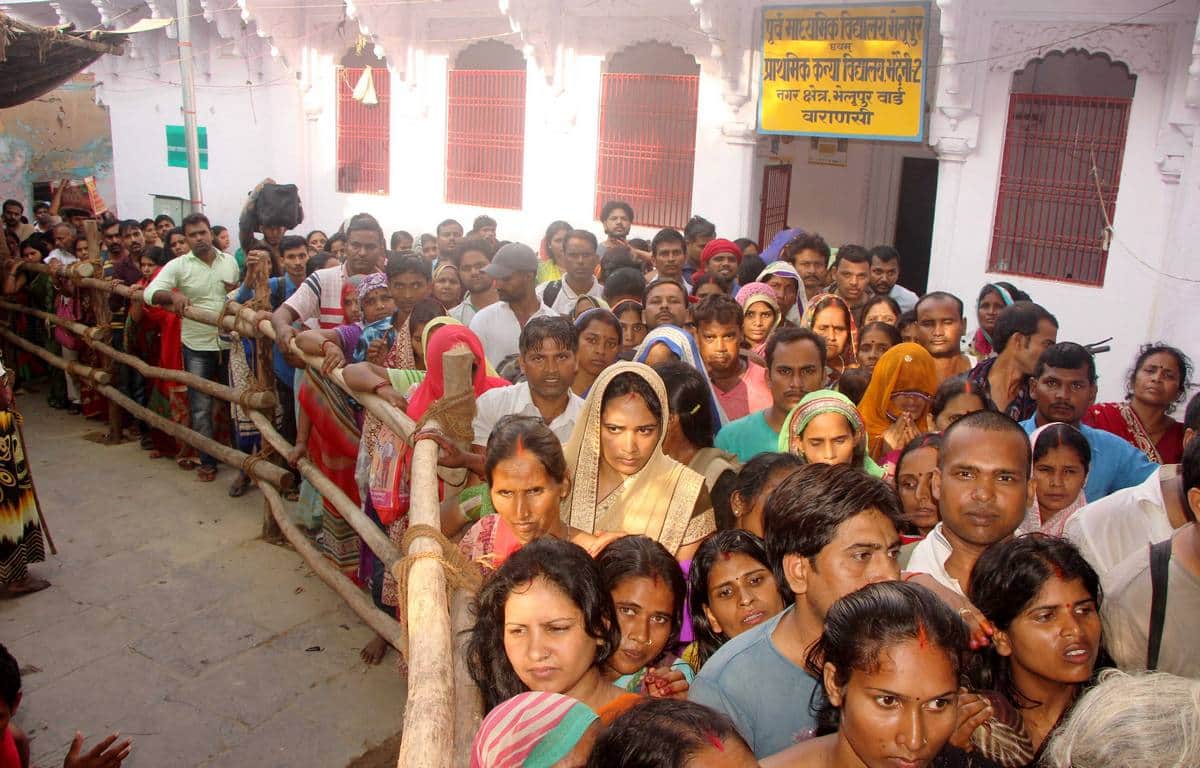 Varanasi lolark kund snan today people bath for children