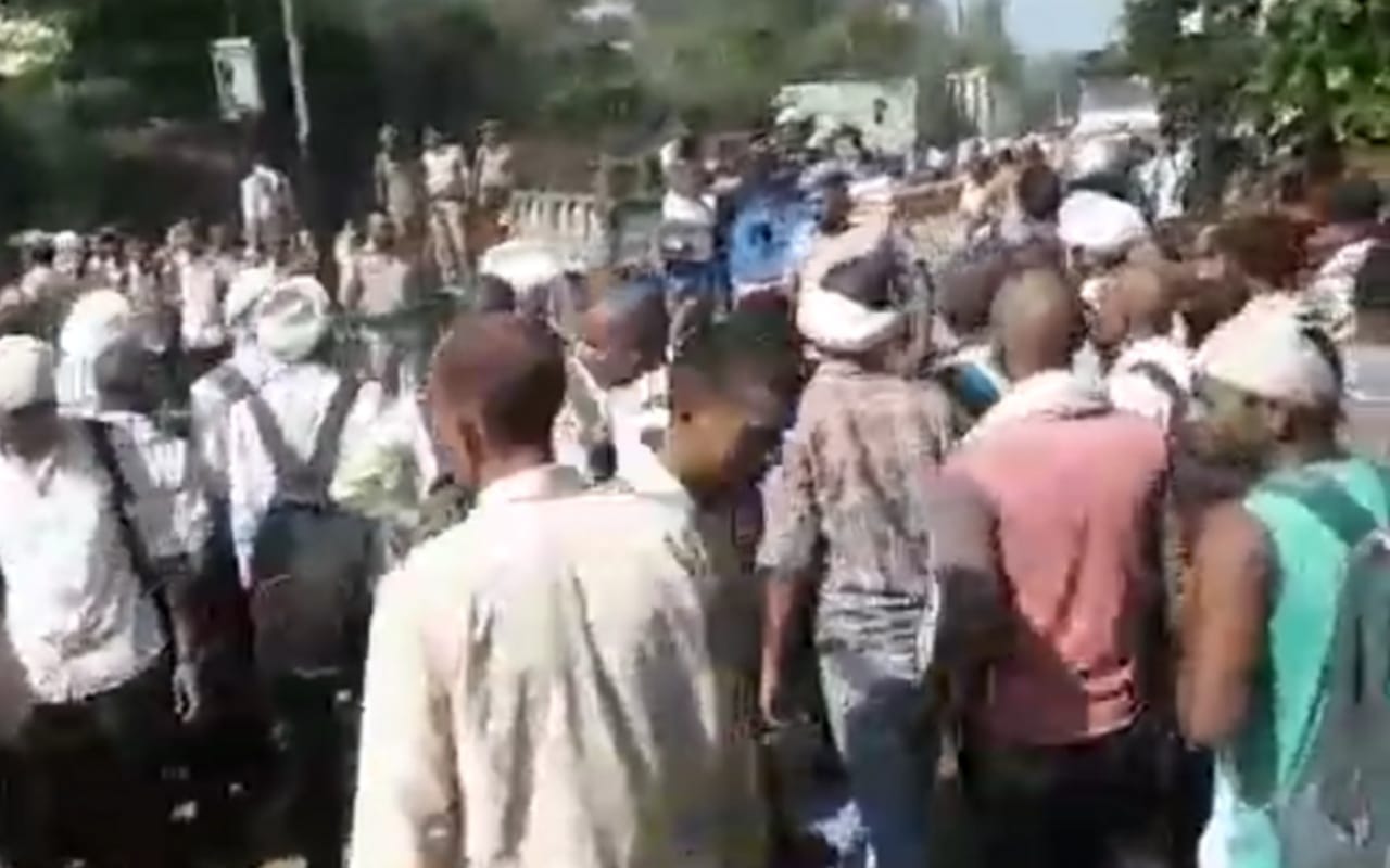 UP: students got bald forcefully by college management in muzaffarnagar