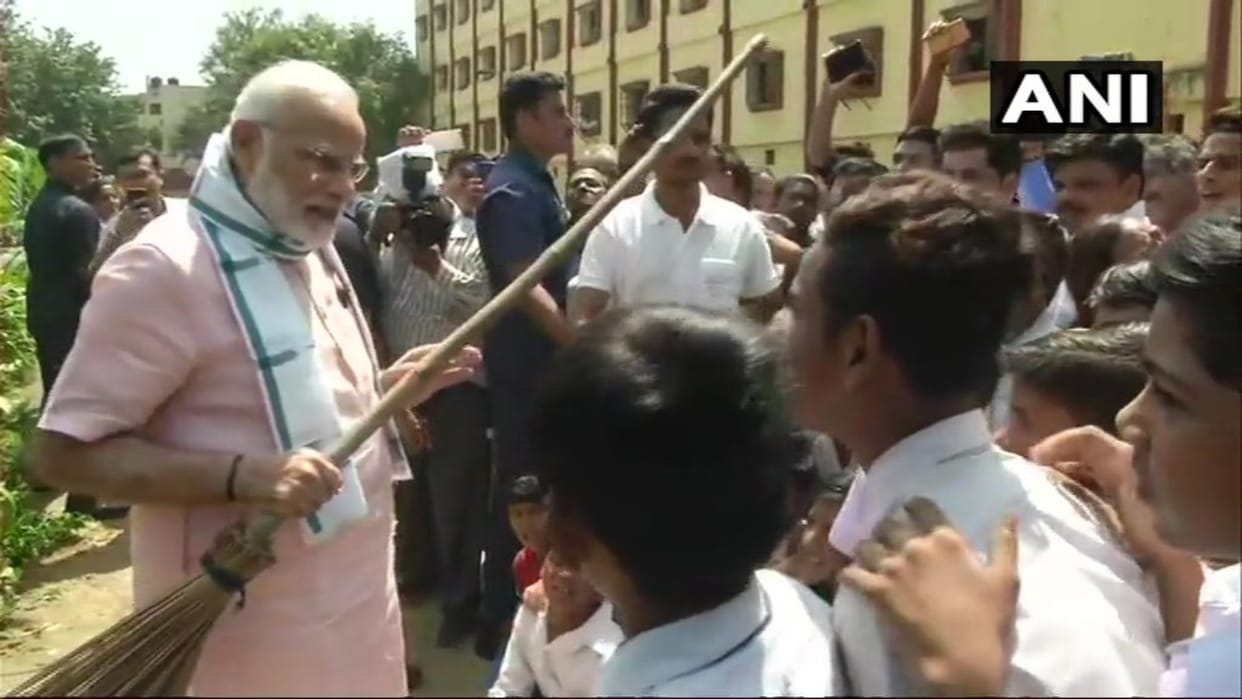 Swachhata Hi Seva, PM Modi interacts with students of baba sahib ambedkar school