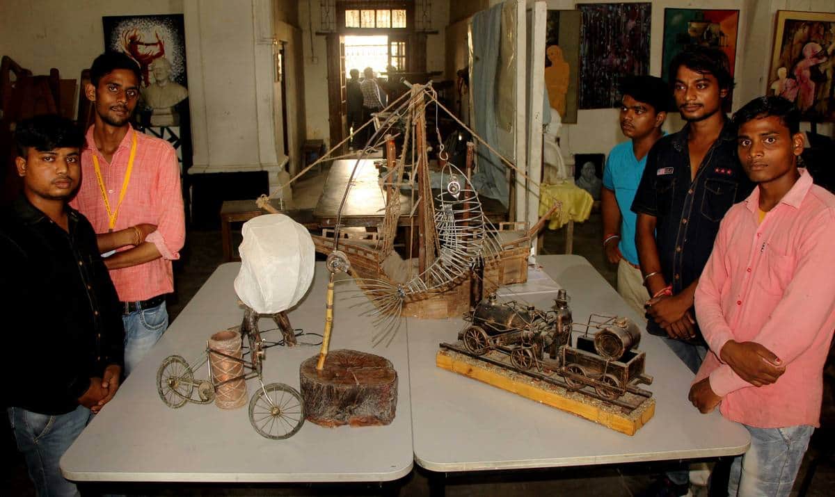 Train engine made from raggery student meet to PM