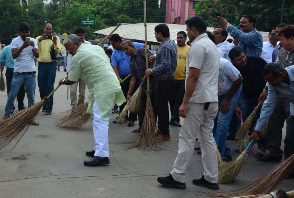 uttar pradesh minister swatantra dev singh during clean india campaign drive.