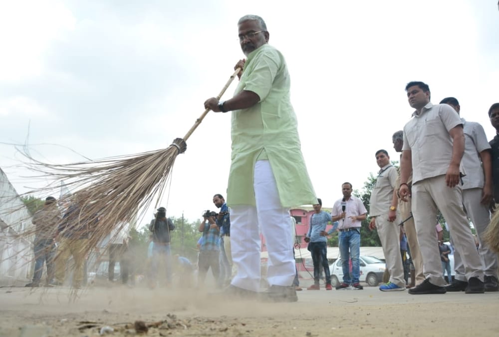 uttar pradesh minister swatantra dev singh during clean india campaign drive.