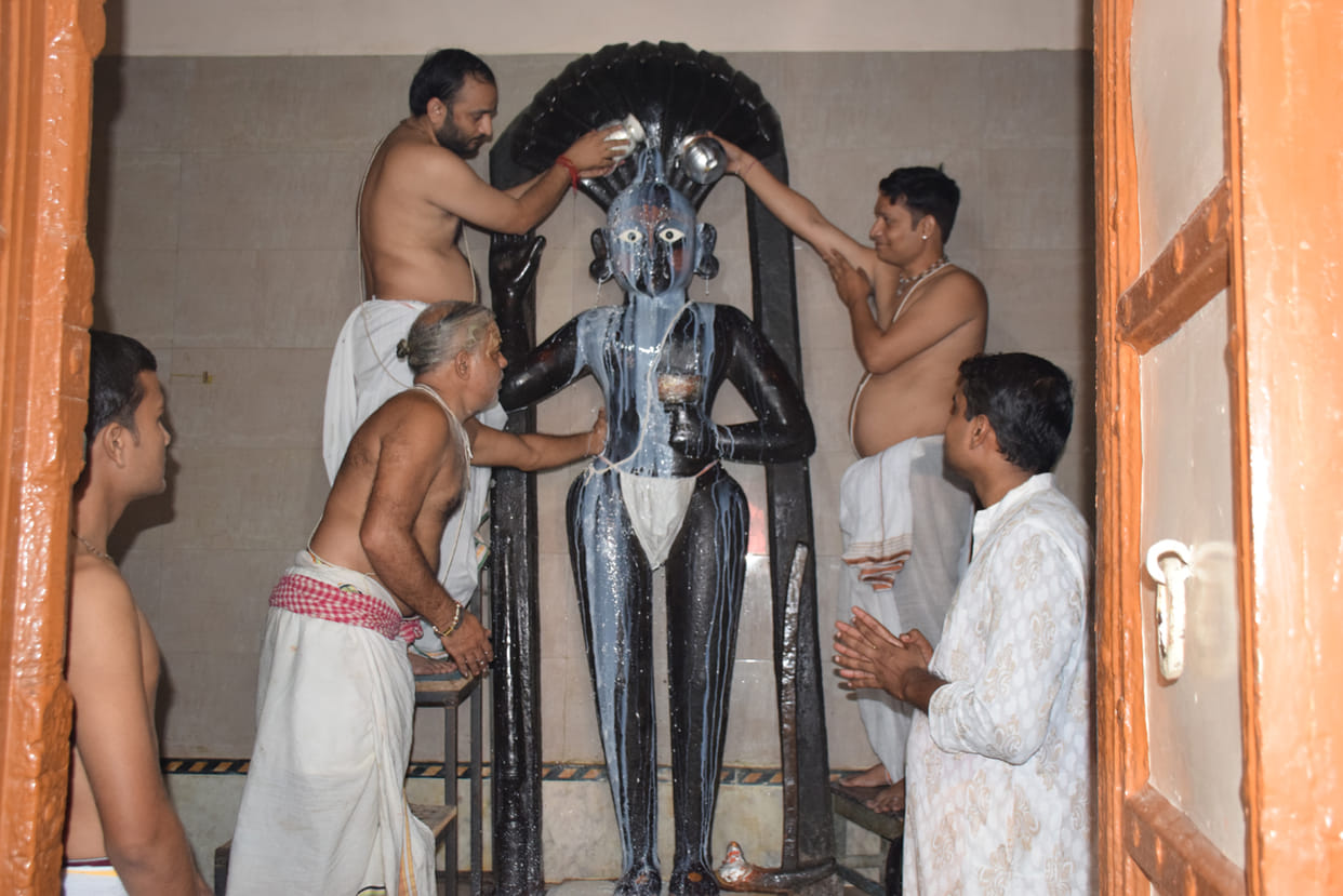 आजु बधायौ ब्रजराज के, जायौ है हलधर  पूत...