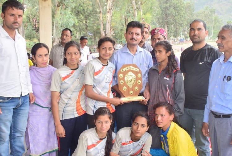 बास्केटबाल में कटराईं बना विजेता