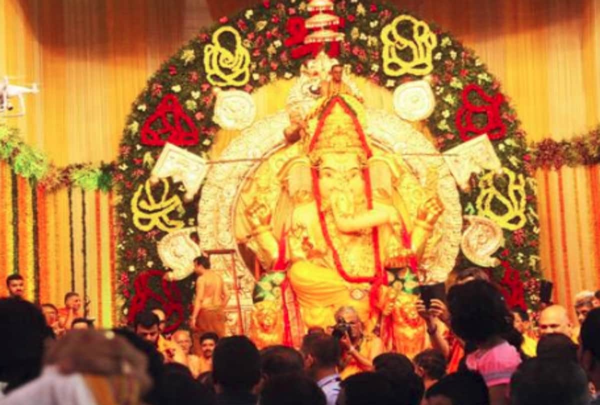 aishwarya rai bachchan ganpati darshan with daughter aaradhya bachchan
