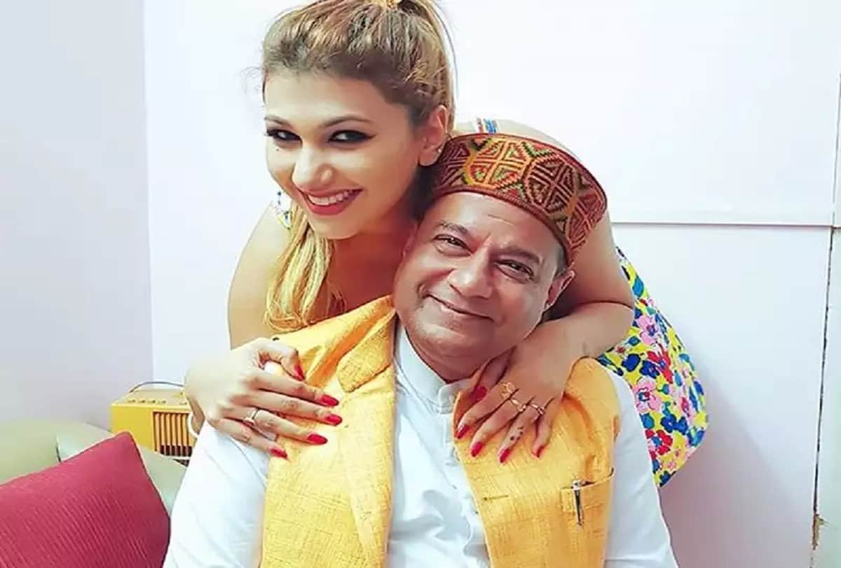 Bigg Boss 12- Anup Jalota weak in front of the contestant