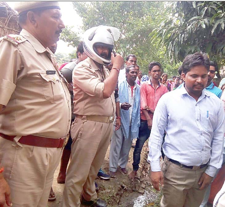 धर्म परिवर्तन की सूचना पर हंगामा, पांच गिरफ्तार