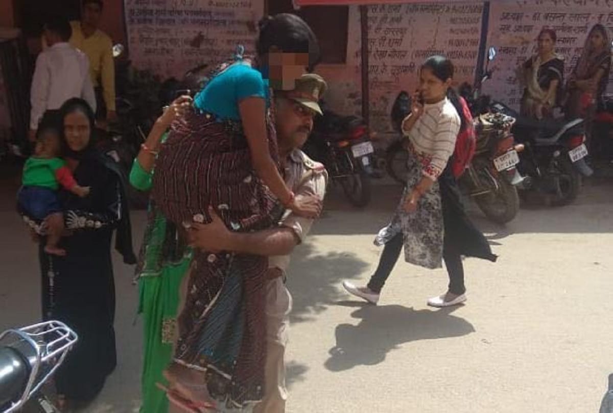 Mathura Grp So carries pregnant woman to hospital