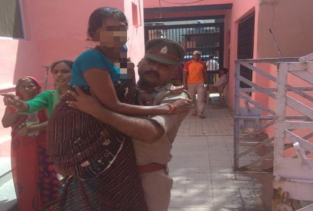 Mathura Grp So carries pregnant woman to hospital