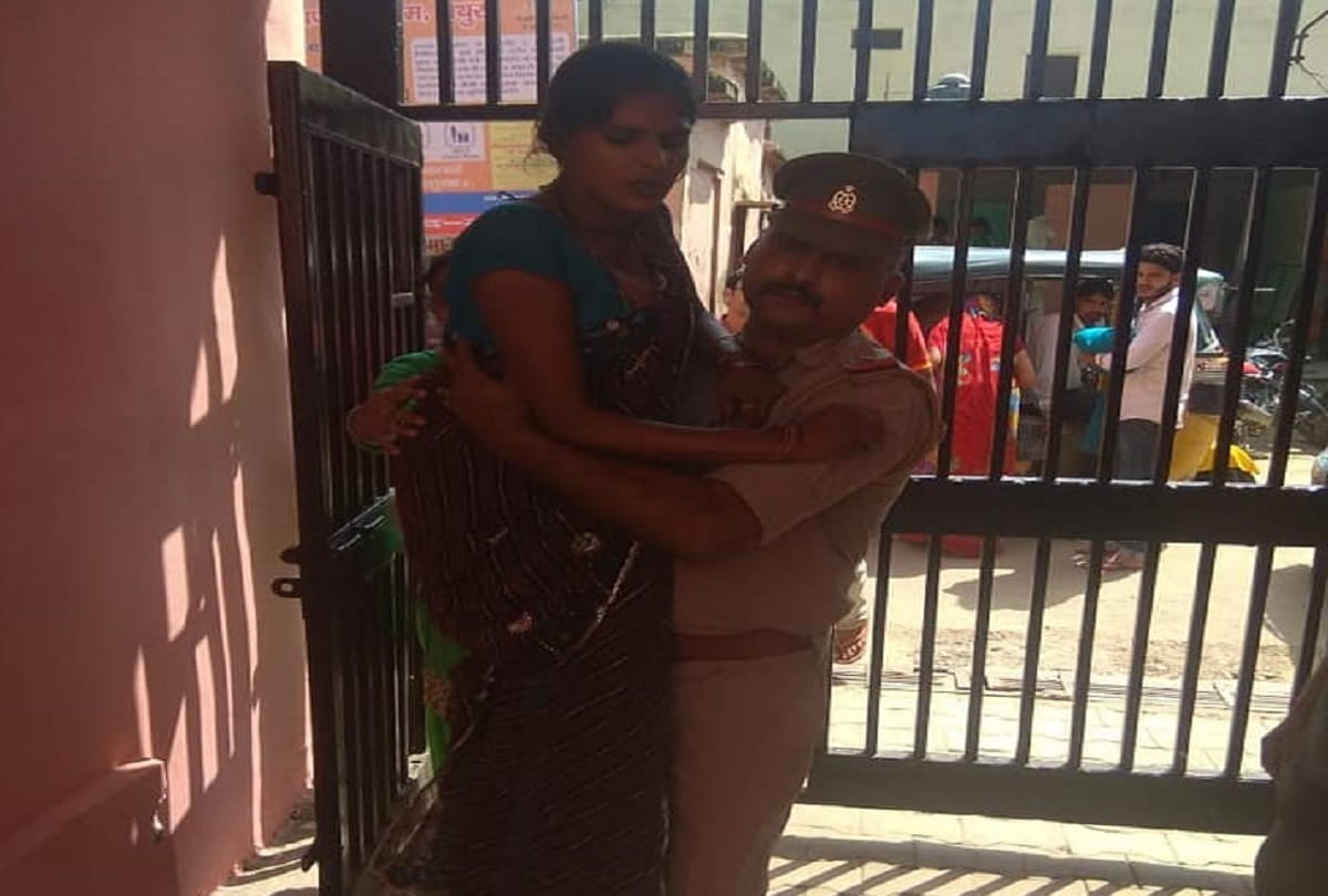 Mathura Grp So carries pregnant woman to hospital
