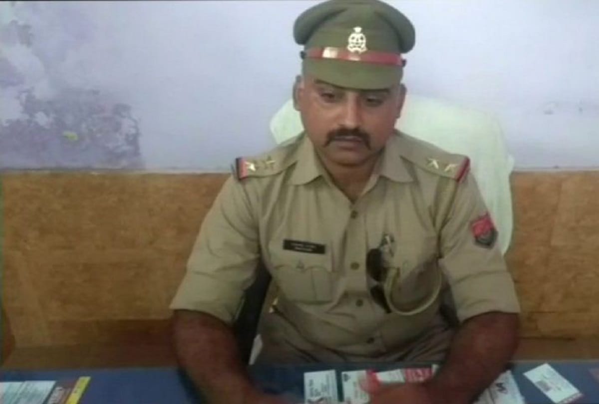 Mathura Grp So carries pregnant woman to hospital