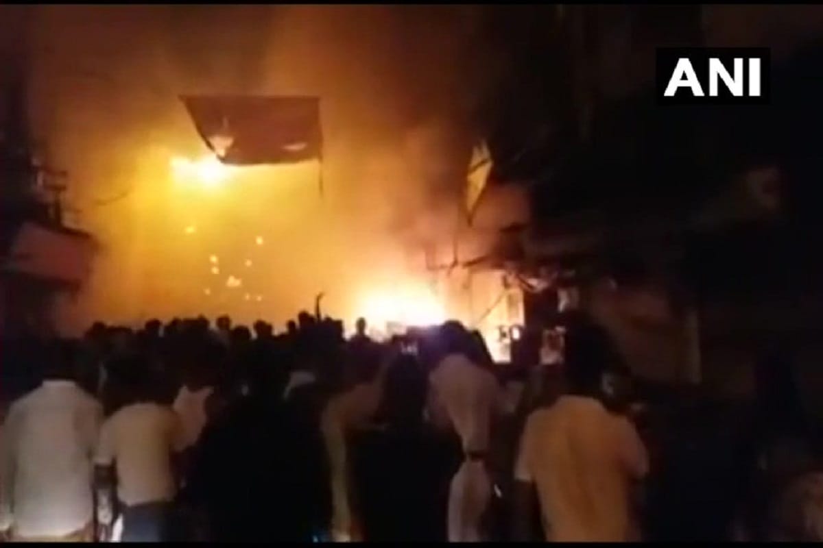 west Bengal Fire in Kolkata's slum area, six fire tenders present on the spot