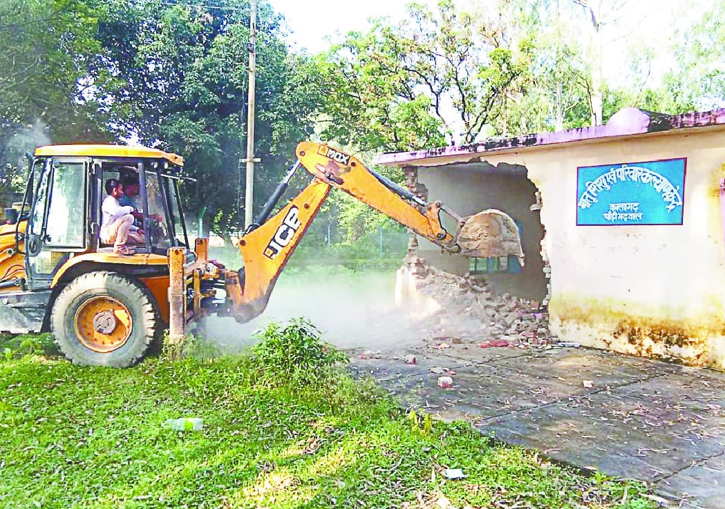 JCB runs in Kalagad, 42 government buildings, Jamindo