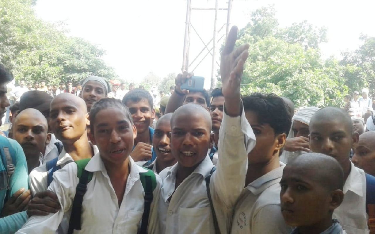 up: students made bald to college In the name of discipline