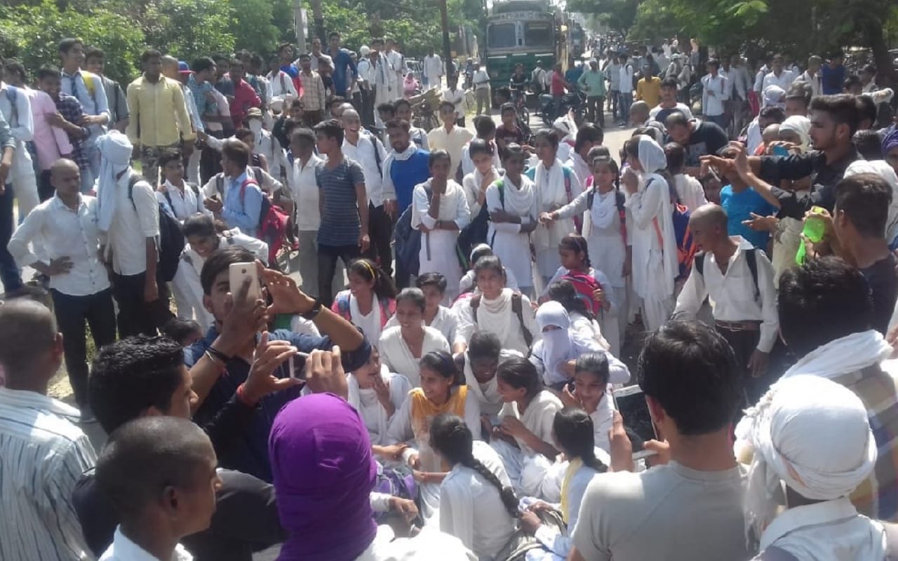 up: students made bald to college In the name of discipline
