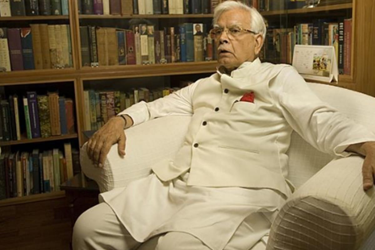 Former Foreign Minister Natwar Singh says there is no one in Congress with Rahul to challenge Narendra Modi