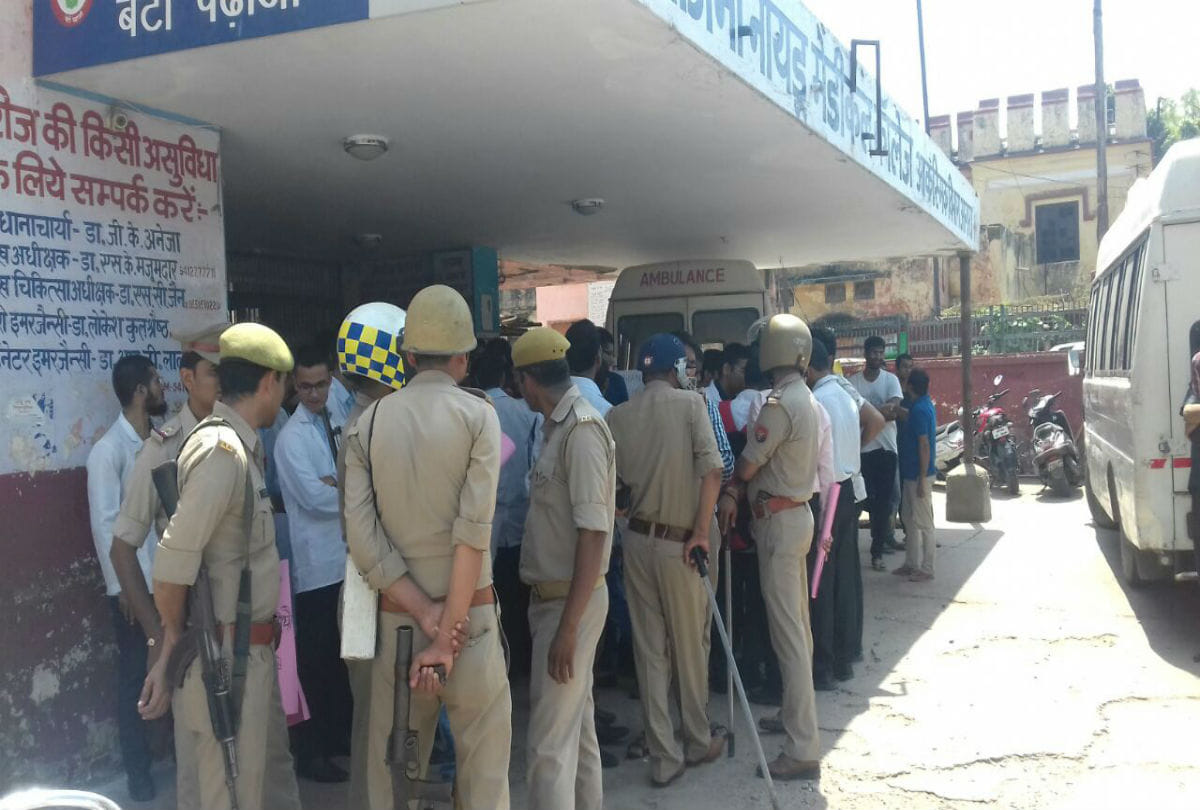 sn medical collage's junior doctors strikes after clash in agra