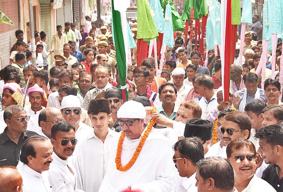 शान-ओ-शौकत से निकला इमामबाड़ा इस्टेट का शाही जुलूस
