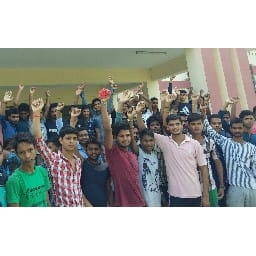 खराब भोजन के विरोध में  छात्रों ने किया प्रदर्शन
