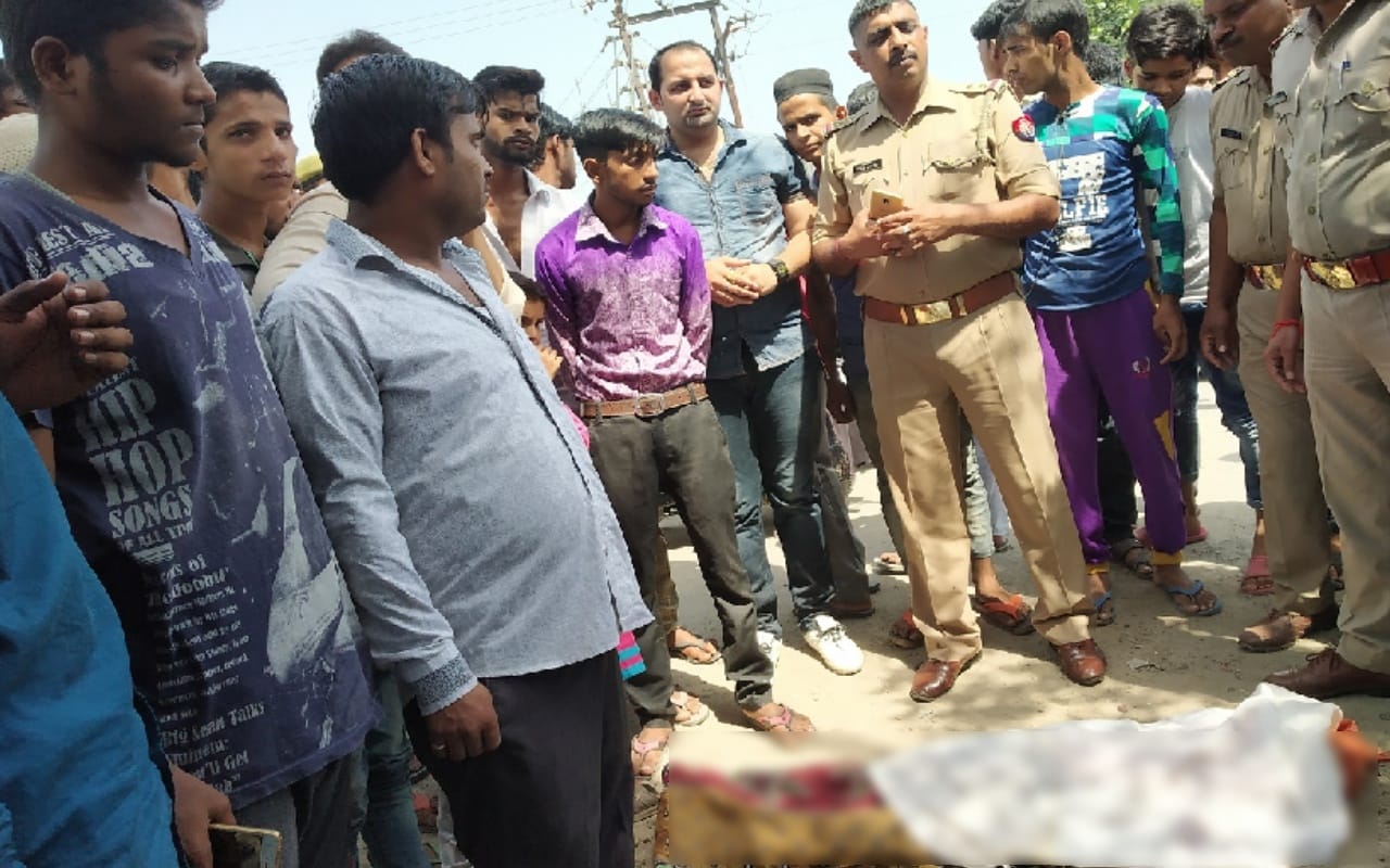 UP : child riding a bike by crushing a truck in Saharanpurone is died another injured