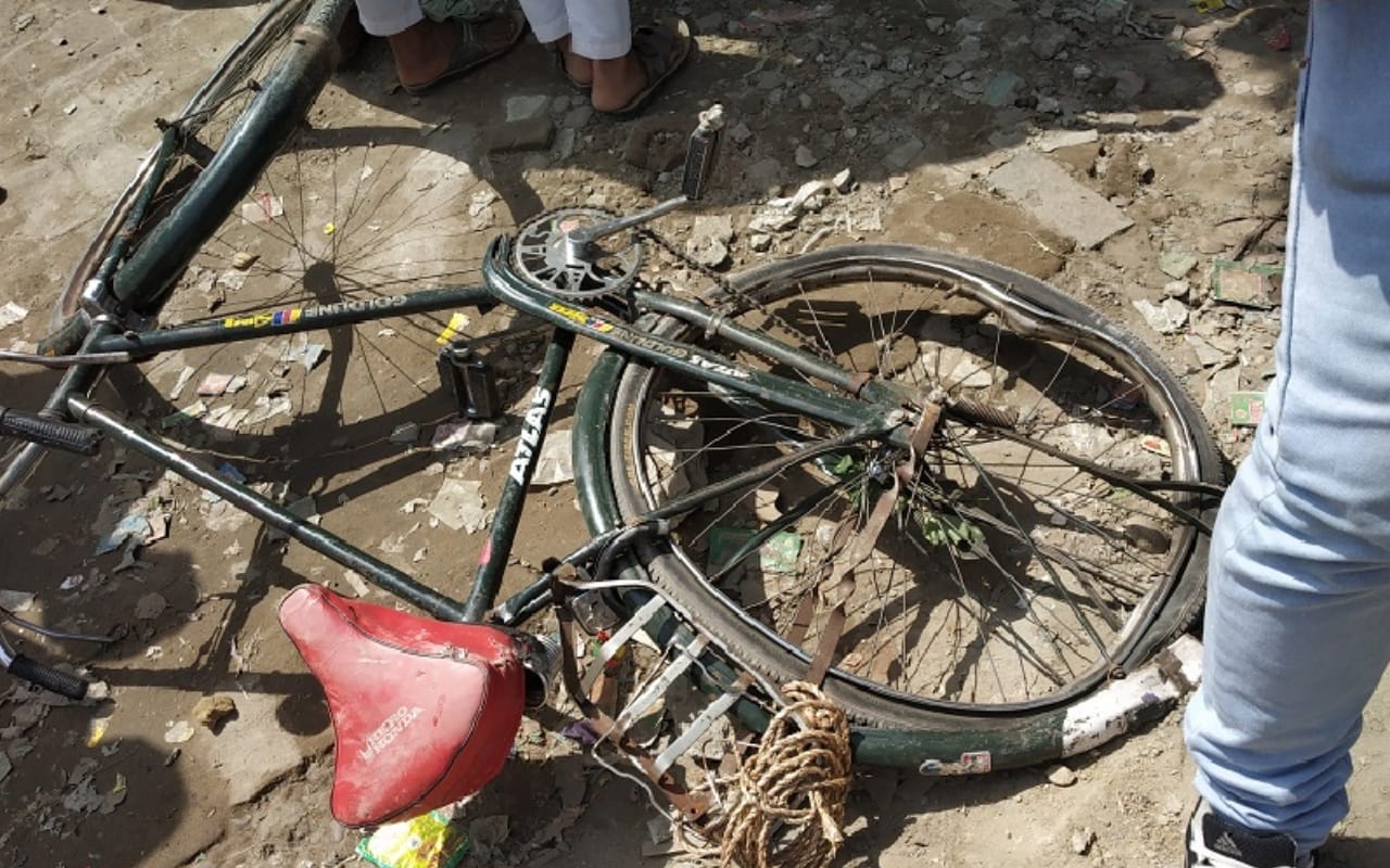 UP : child riding a bike by crushing a truck in Saharanpurone is died another injured
