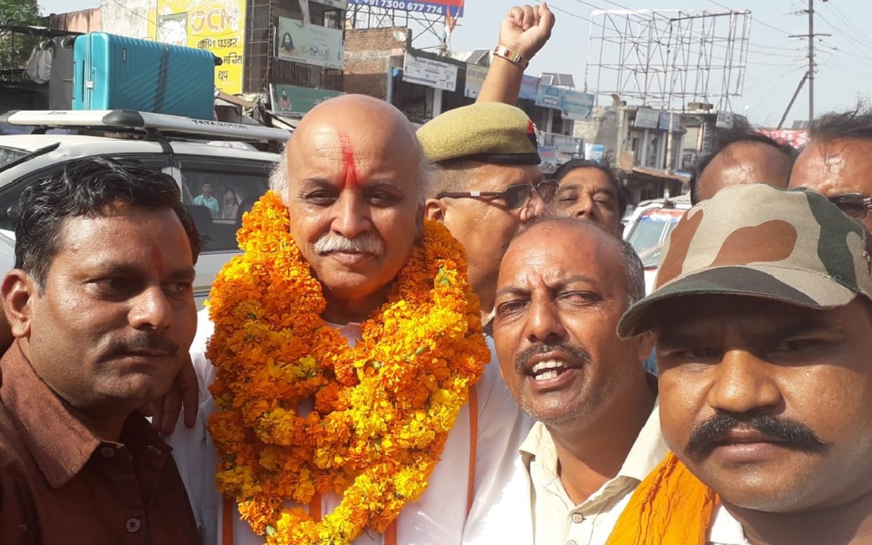 Pm Modi has become a mosque lover said Praveen Togadia a big statement about BJP