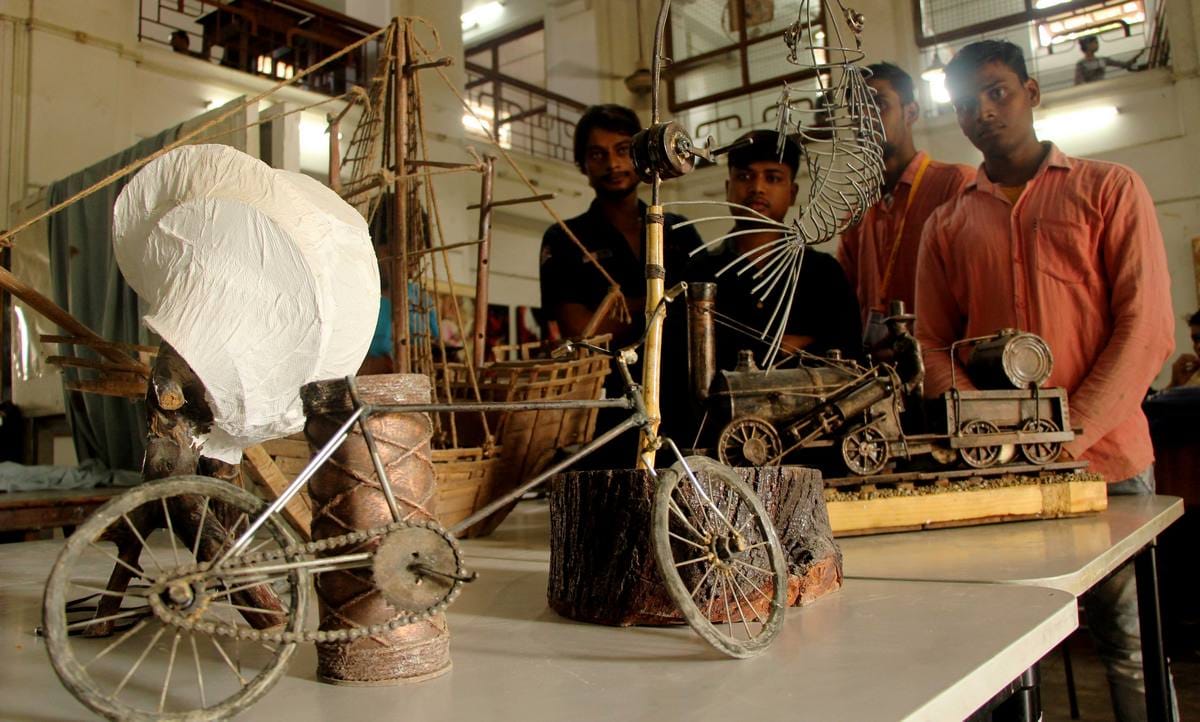 Train engine made from raggery student meet to PM