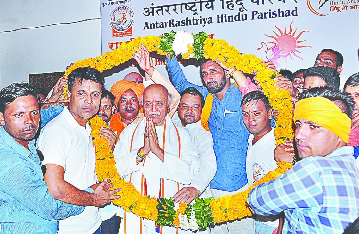sriram ko bhoole masjid se ishq kar baithe modi : togadia