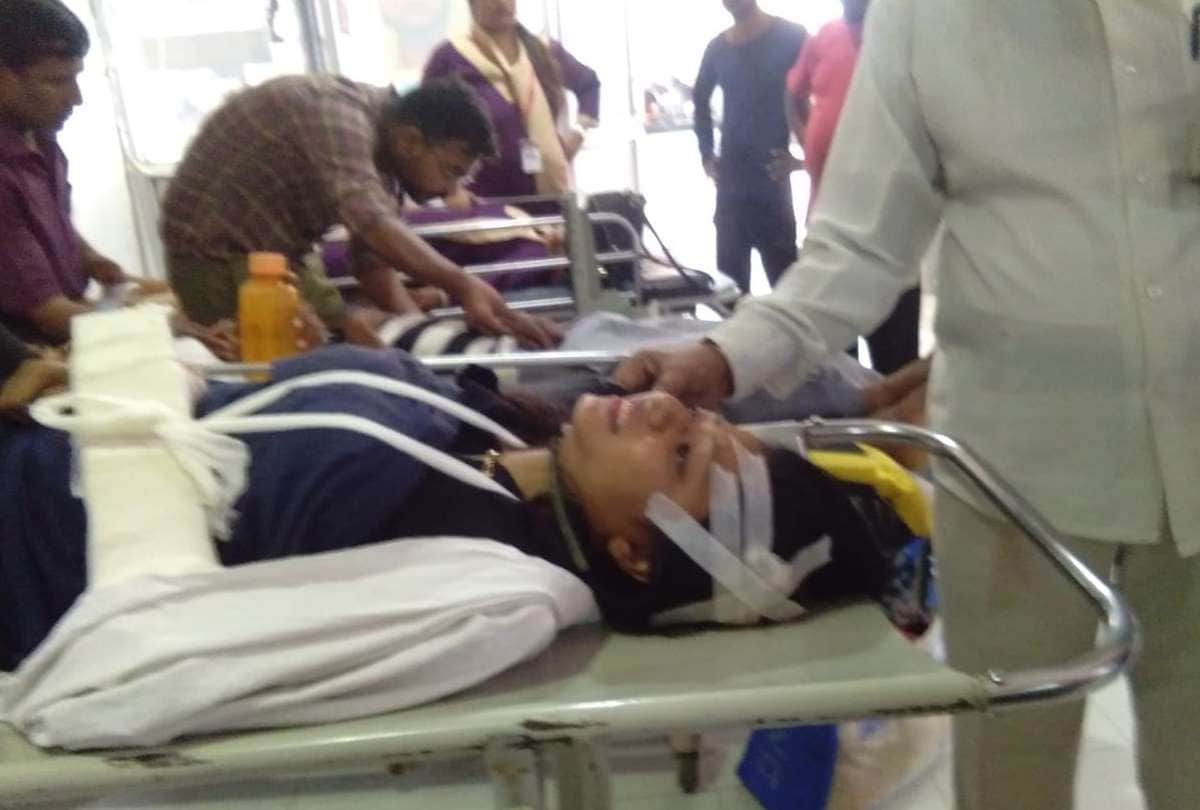 car met with an accident on shaheed path, two dead and two injured