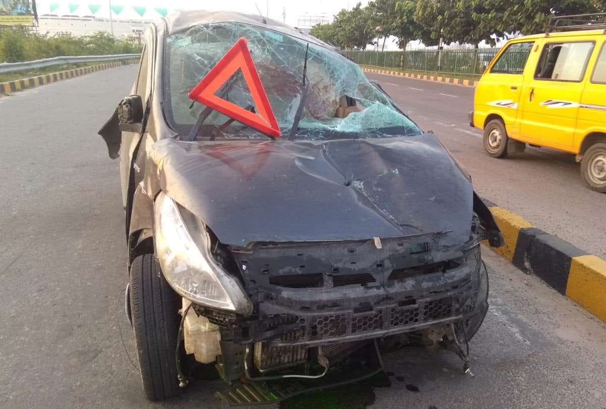car met with an accident on shaheed path, two dead and two injured