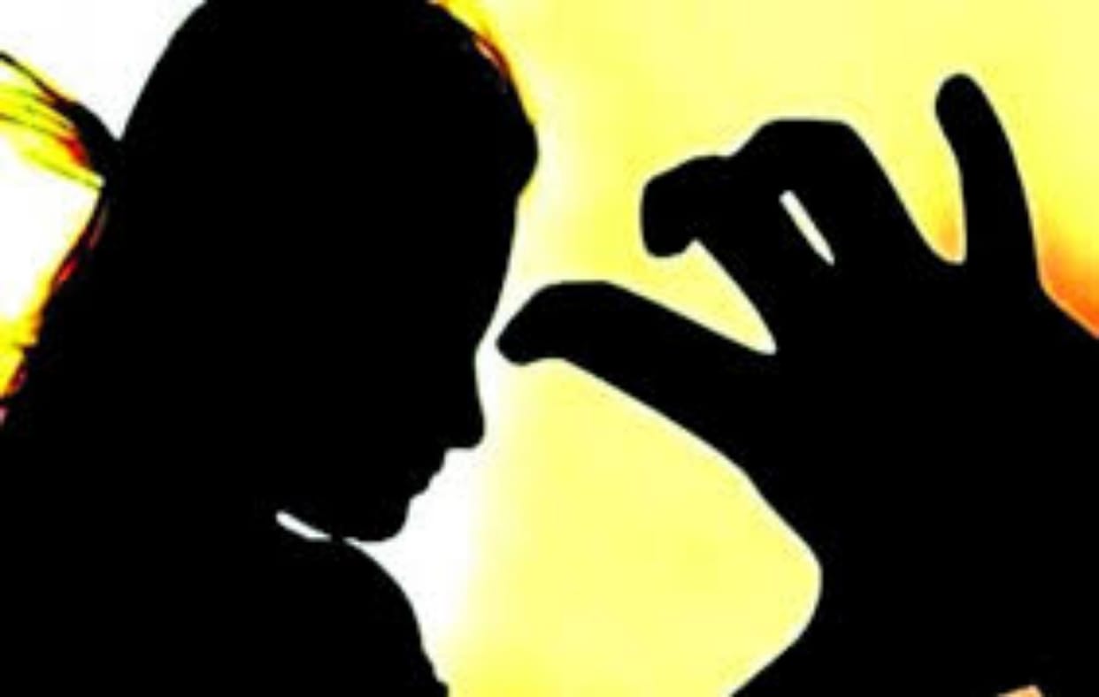 young man tried to rape bjp leader in agra