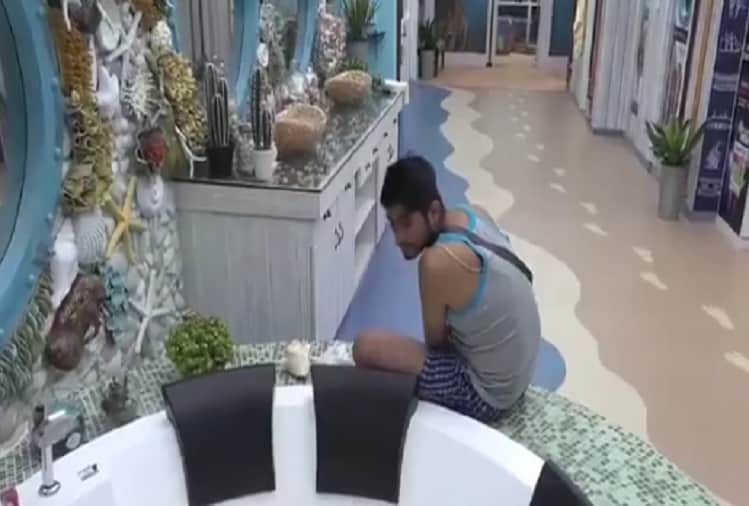 Bigg Boss season 12 Bihari contestant Deepak Thakur and Urvani Vani video will make you laugh