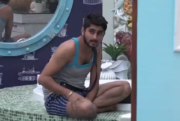 Bigg Boss season 12 Bihari contestant Deepak Thakur and Urvani Vani video will make you laugh