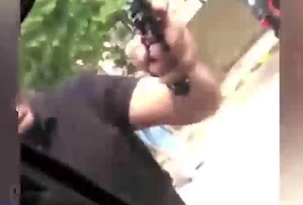Bhartiya kisan union leader live on social media with gun in lucknow