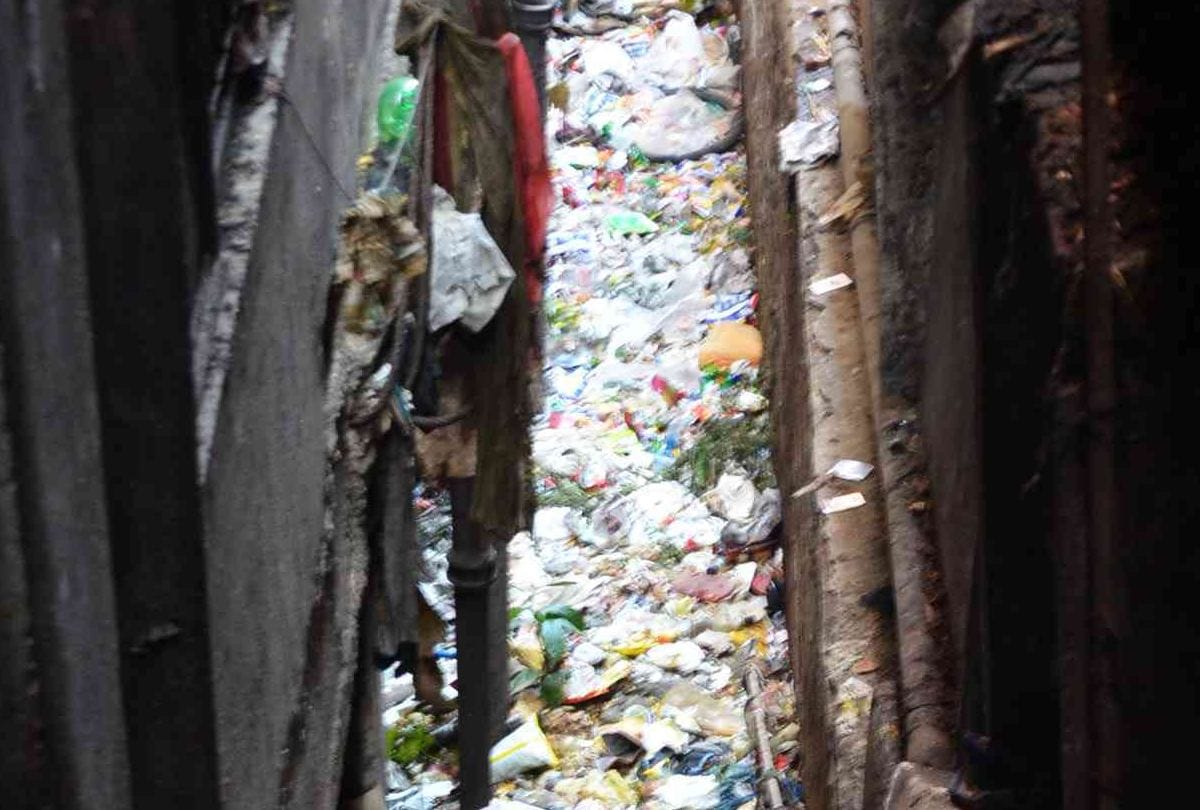 स्वच्छता अभियान से नेता-संस्थाएं गायब, नहीं उठा कचरा, सड़क किनारे पड़ा रहा कूड़ा
