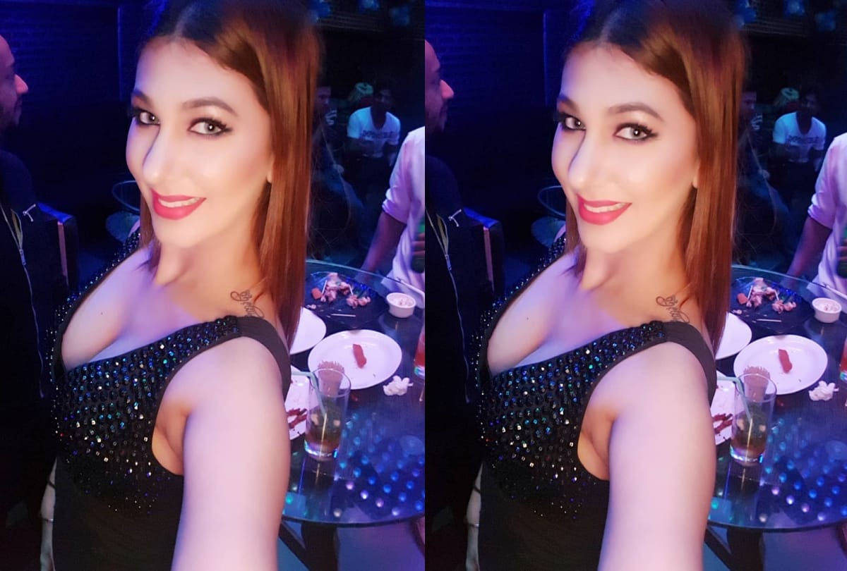 Bigg Boss 12 Jasleen Matharu have to do date Sukhwinder Singh before anup jalota