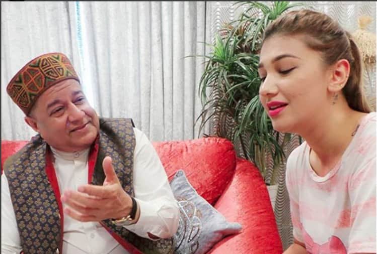 bigg boss 12 contestant jasleen matharu break silence on her daughter relation with anup jalota